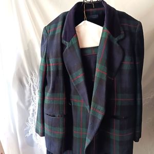 U.S.A.."MAGGIE MCNAUGHTON" GREEN,BLACK,RED PLAID SKIRT SUIT..SZ.20W..DRY CLEAN